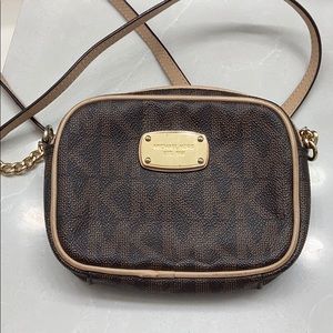 Michael kors cross body purse